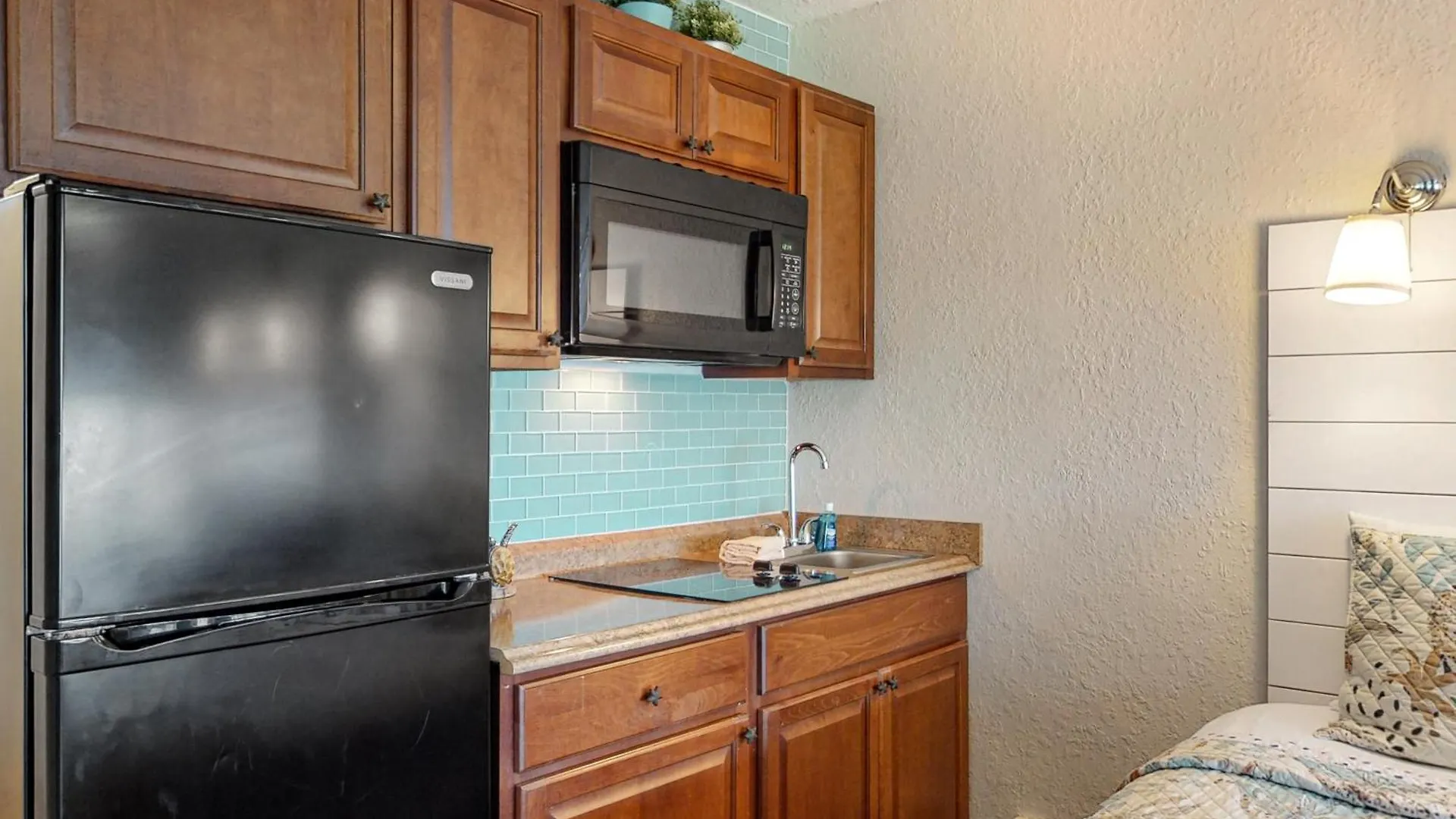 Sunshine & Oceanfront Serenity Daytona Beach Shores Apartment