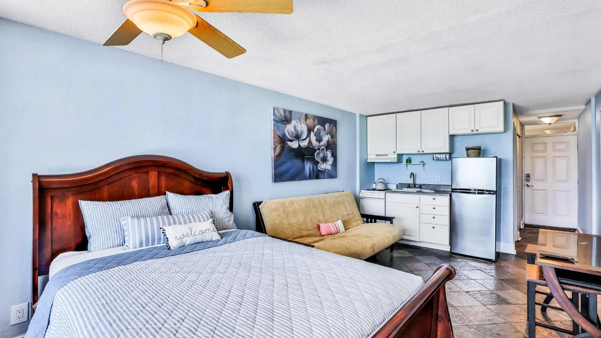 Sunshine & Oceanfront Serenity Daytona Beach Shores Apartment